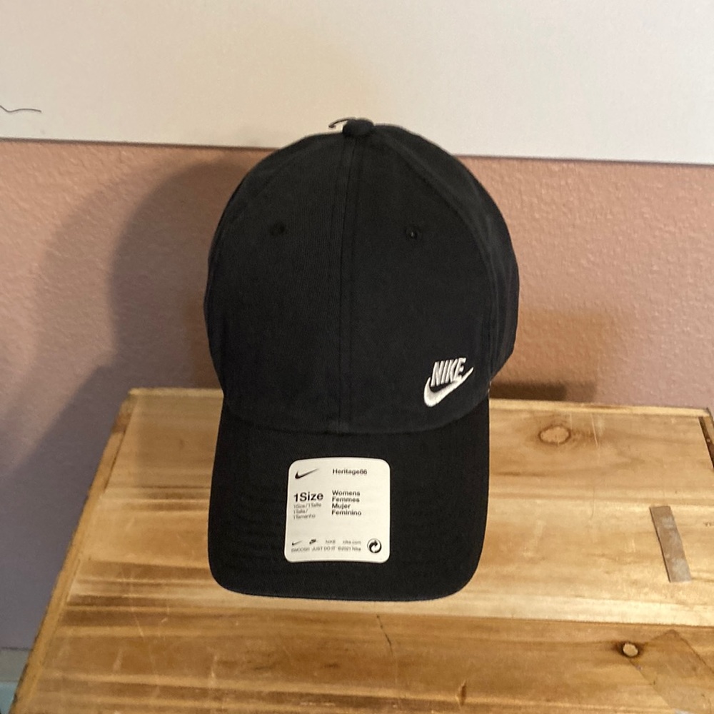 Women’s Nike hat
